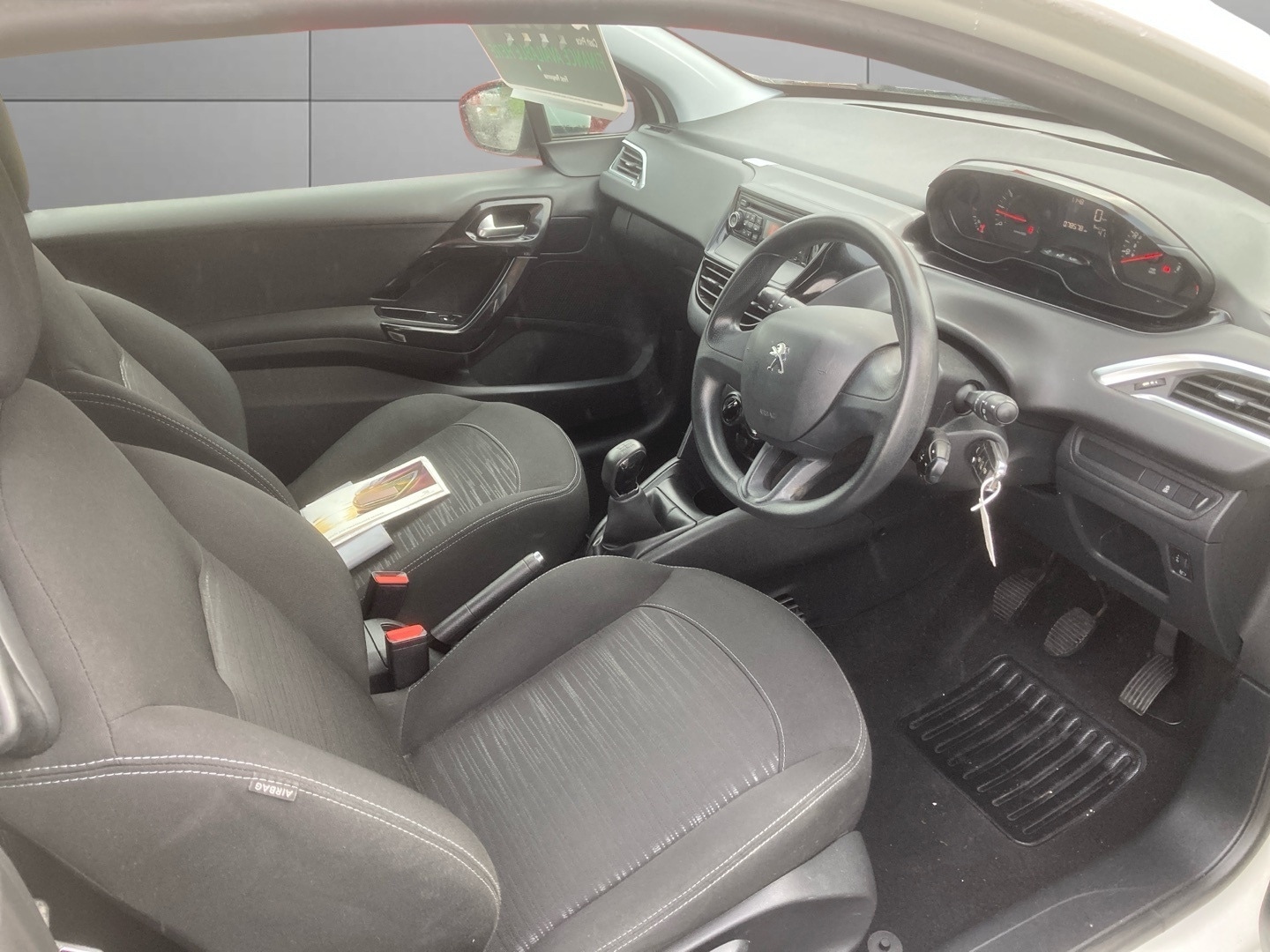 Used Peugeot 208 2013 for sale - 76719275: Photo 9