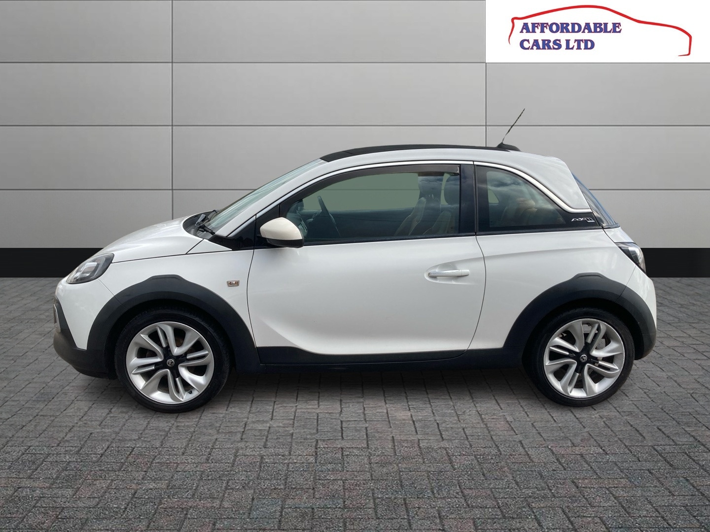Used Vauxhall ADAM 2015 for sale - 77716124: Photo 4