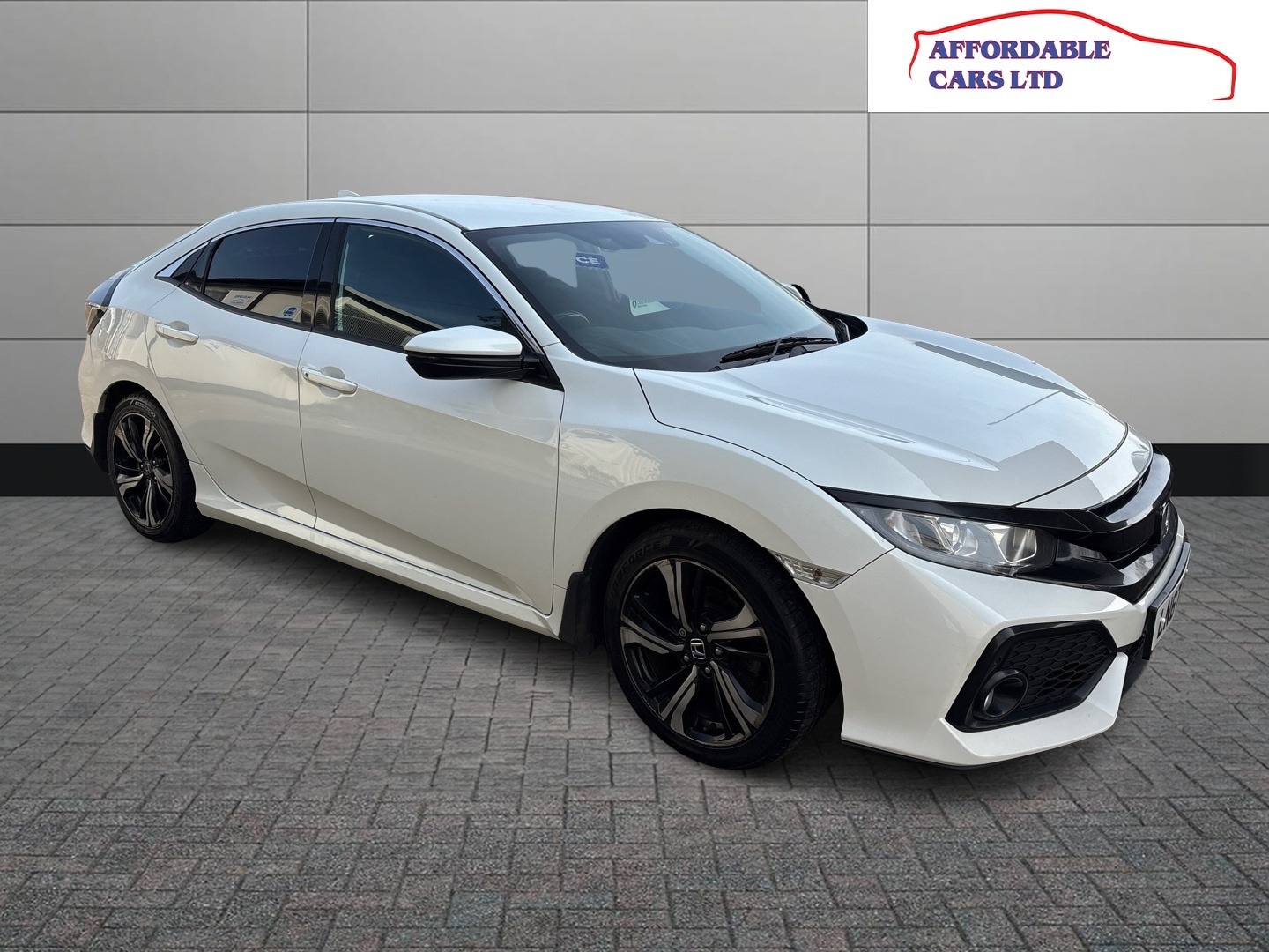 Used Honda Civic 2017 for sale - 77973808: Photo 1