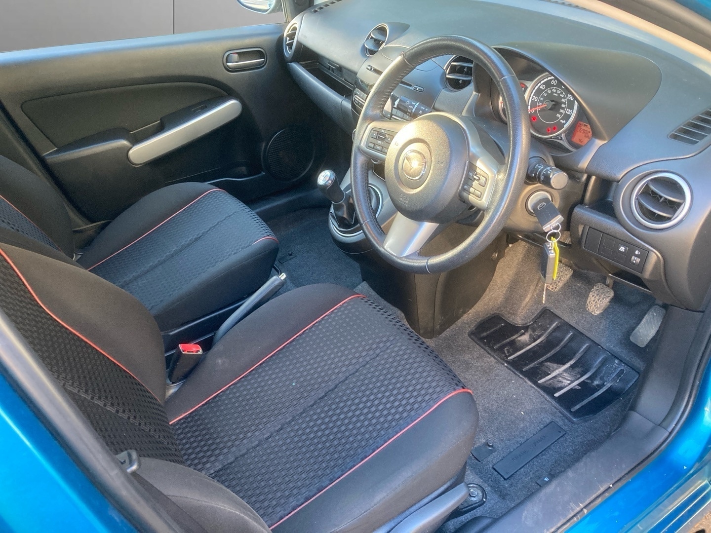 Used Mazda Mazda2 2012 for sale - 77094057: Photo 9