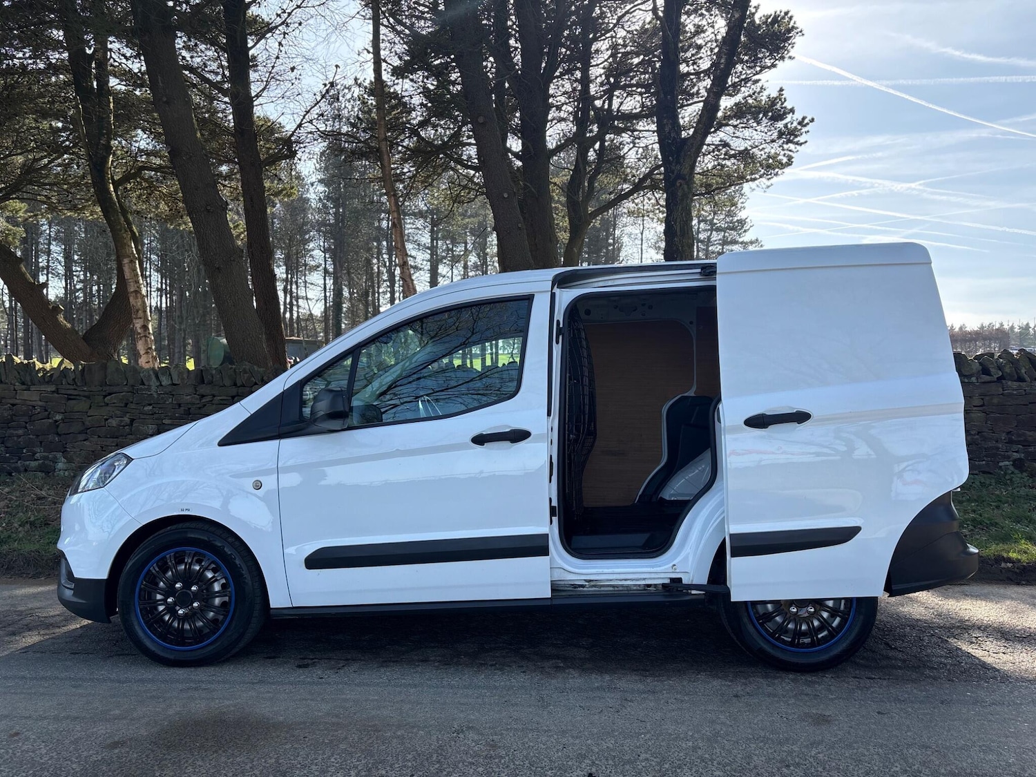 Used Ford Transit Courier 2020 for sale - 77925885: Photo 25