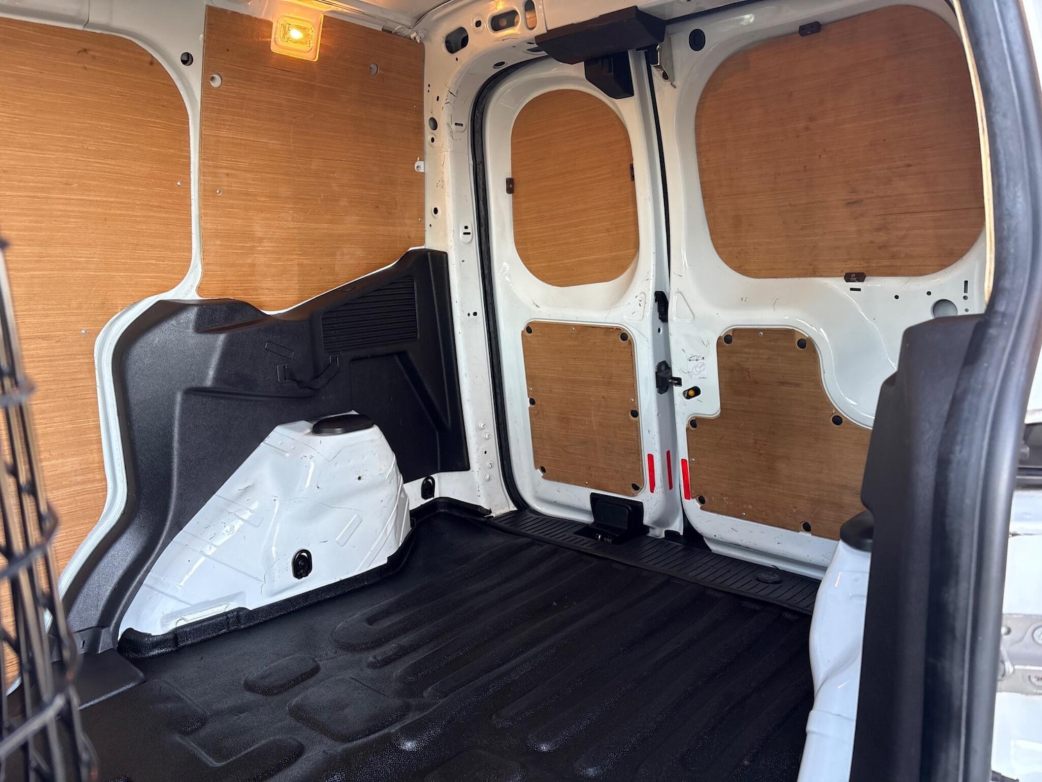 Used Ford Transit Courier 2020 for sale - 77925885: Photo 26