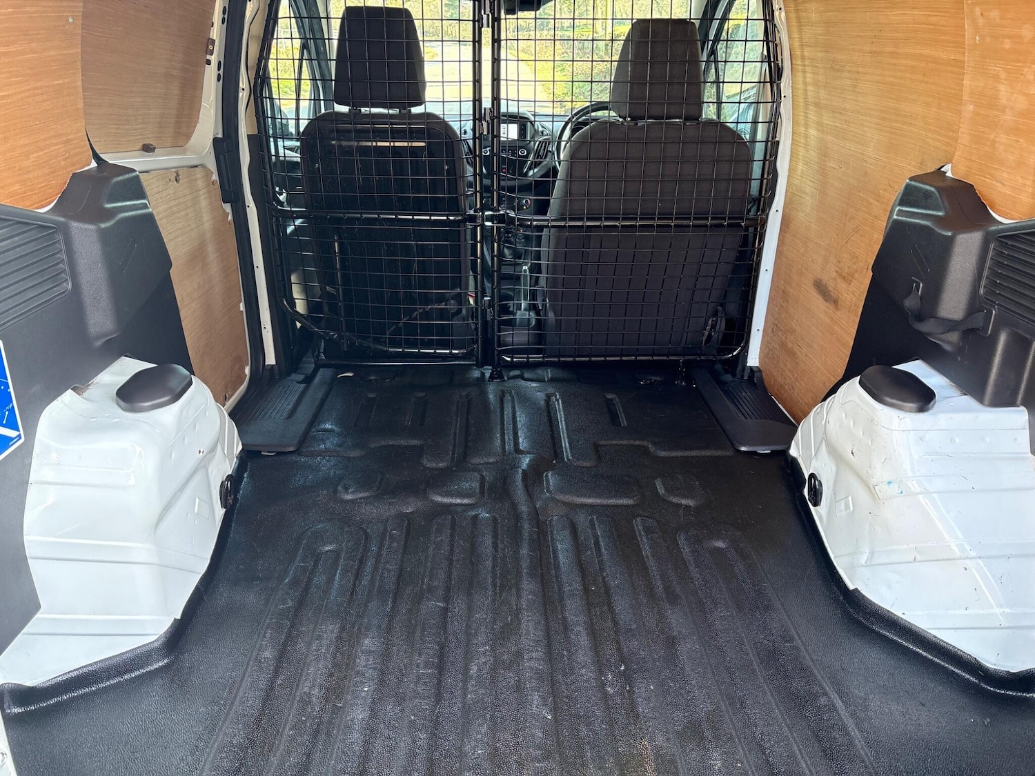 Used Ford Transit Courier 2020 for sale - 77925885: Photo 30