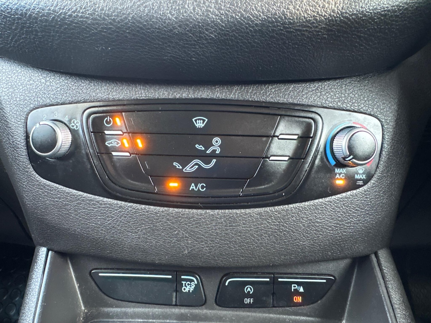 Used Ford Transit Courier 2020 for sale - 77925885: Photo 37