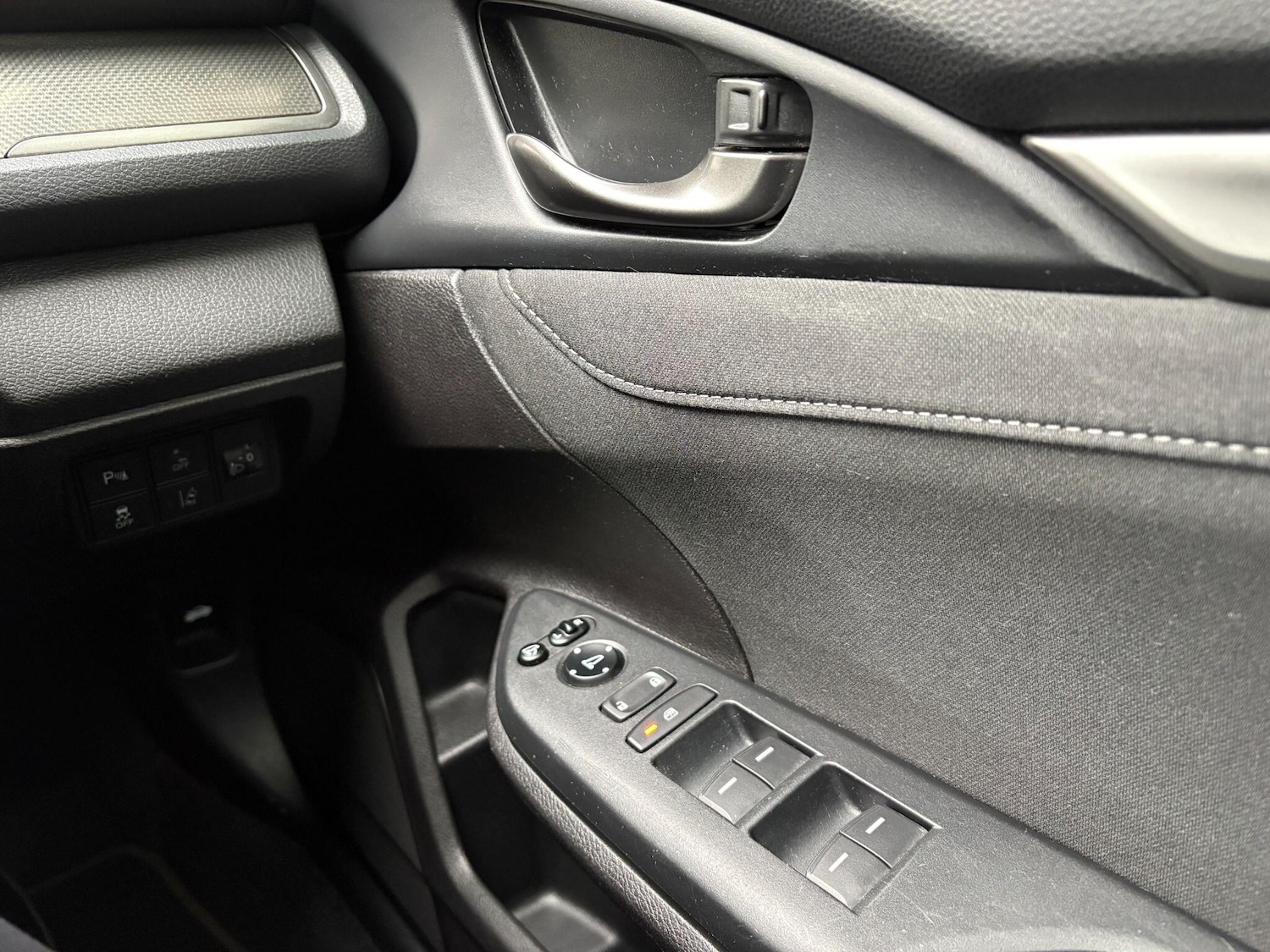 Used Honda Civic 2018 for sale - 77671268: Photo 44