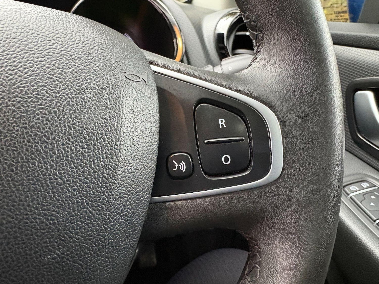 Used Renault Clio 2017 for sale - 77478902: Photo 40