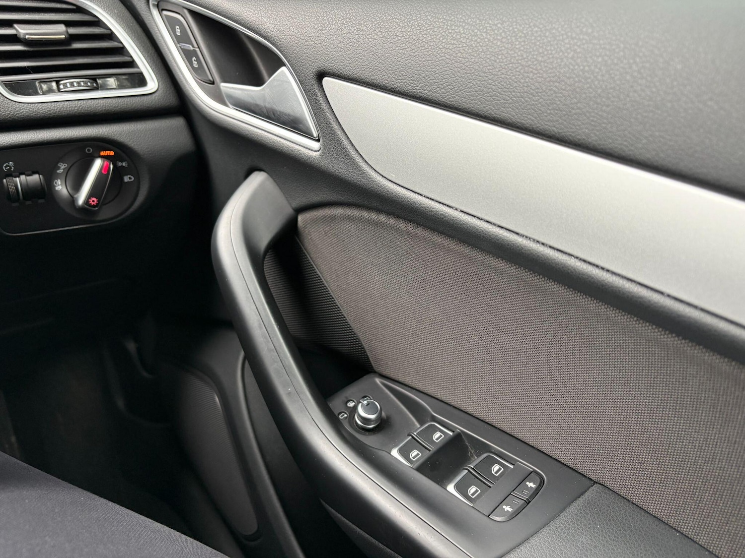 Used Audi Q3 2017 for sale - 77585996: Photo 40