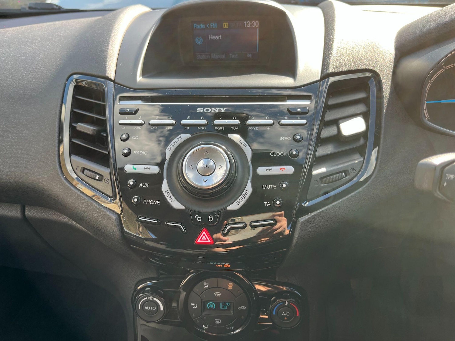 Used Ford Fiesta 2015 for sale - 77155354: Photo 31