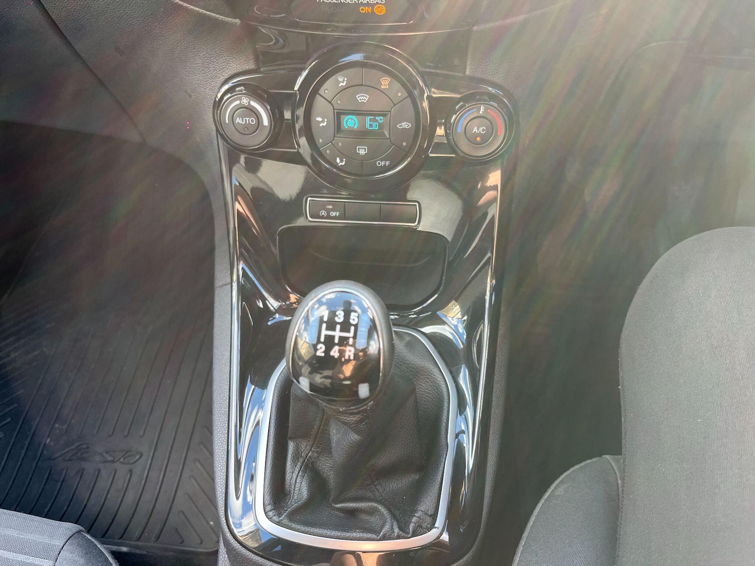 Used Ford Fiesta 2015 for sale - 77155354: Photo 32