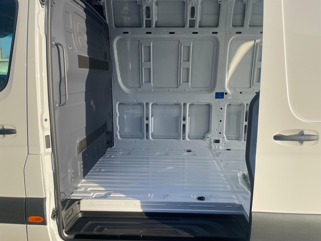 Used Mercedes-Benz Sprinter 2025 for sale - 76908243: Photo 9