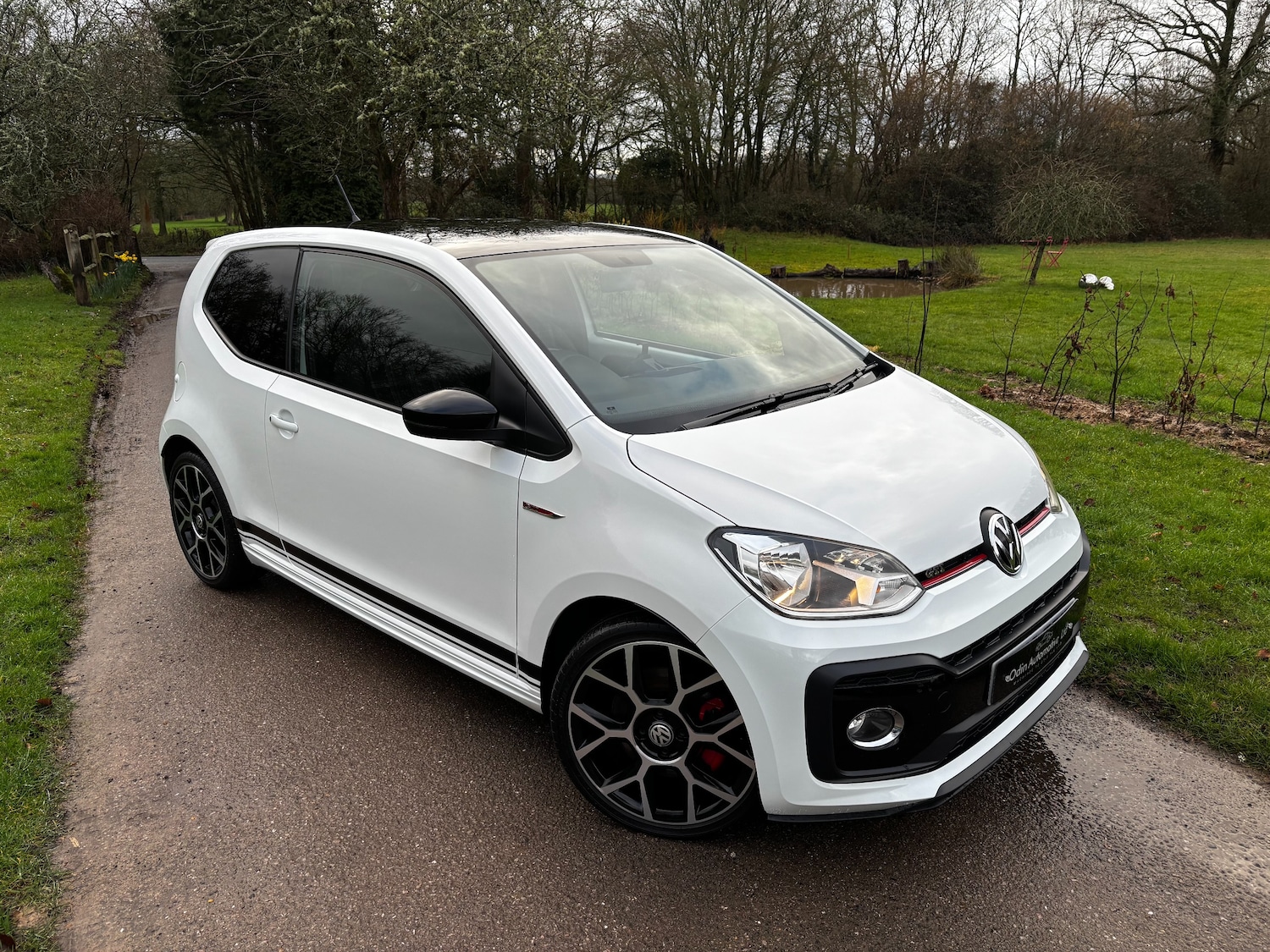Used Volkswagen up! 2019 for sale - 77462962: Photo 2