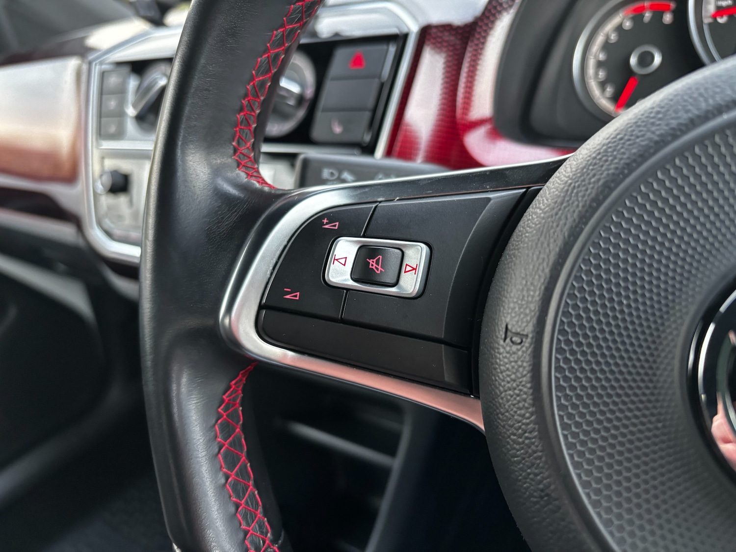 Used Volkswagen up! 2019 for sale - 77462962: Photo 46