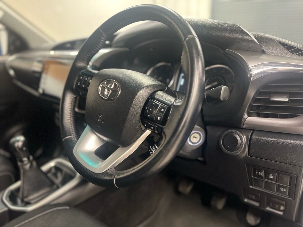 Used Toyota Hilux 2022 for sale - 77879381: Photo 18