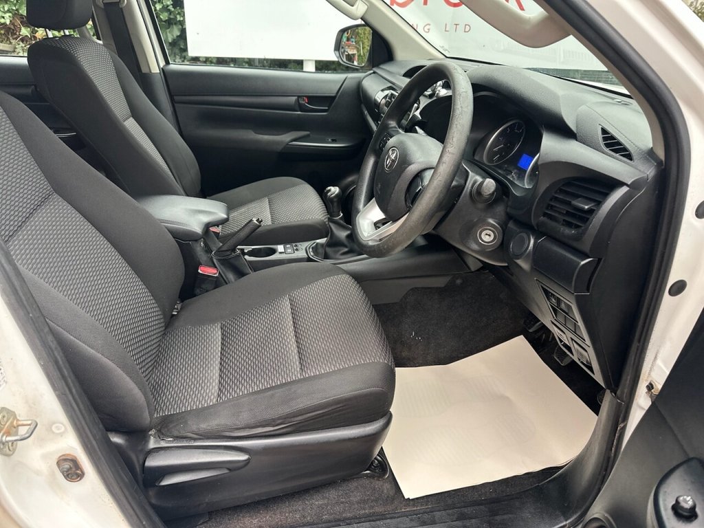 Used Toyota Hilux 2017 for sale - 76973648: Photo 12