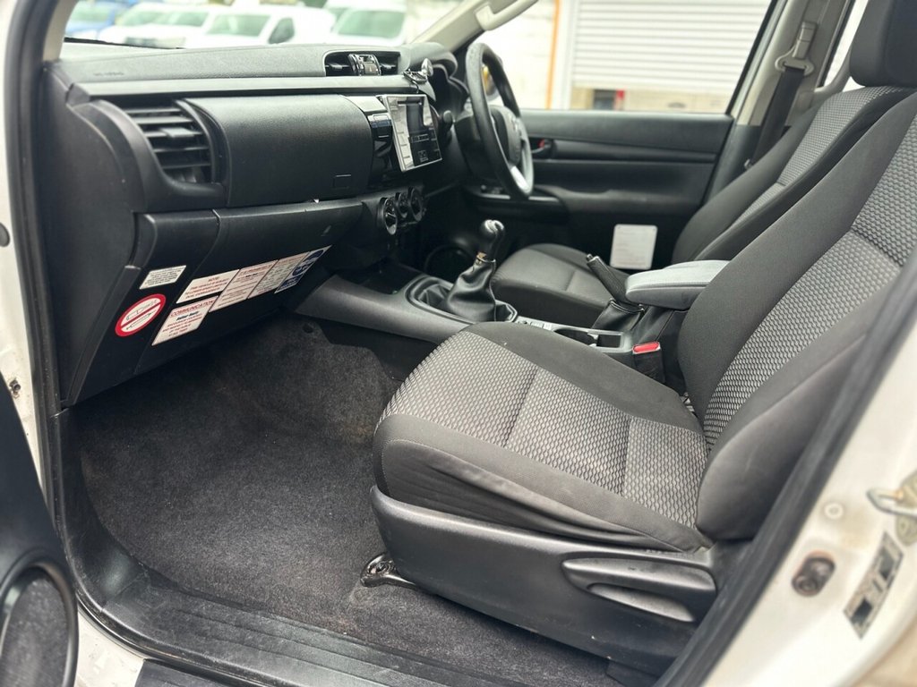 Used Toyota Hilux 2017 for sale - 76973648: Photo 19