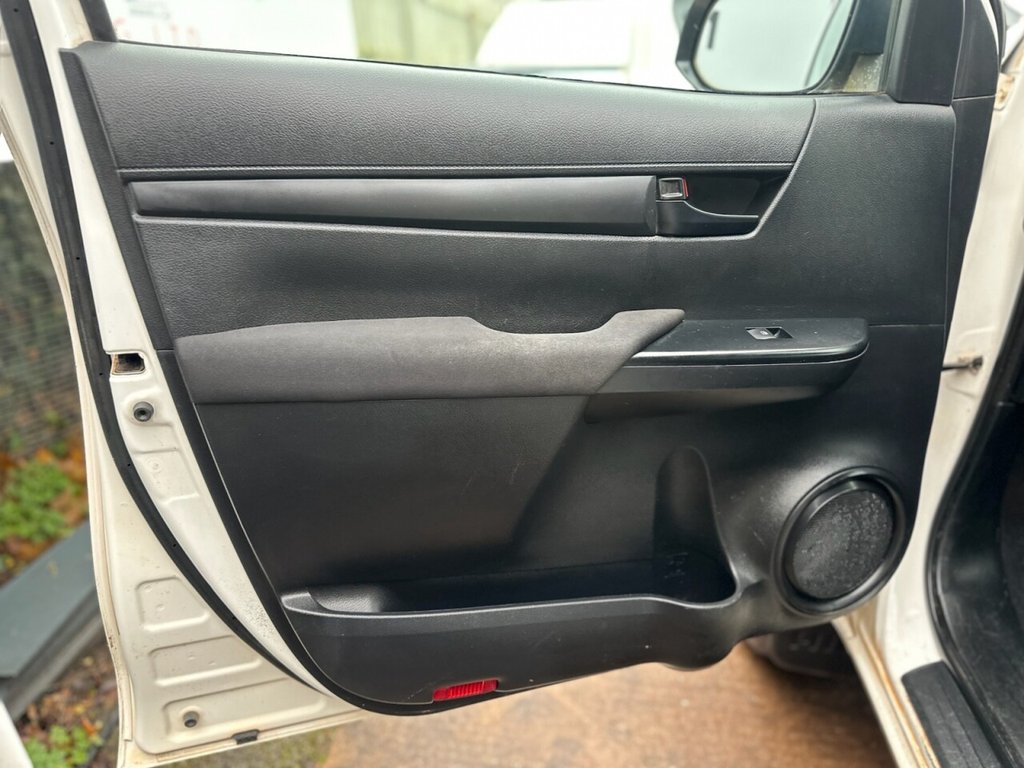 Used Toyota Hilux 2017 for sale - 76973648: Photo 21