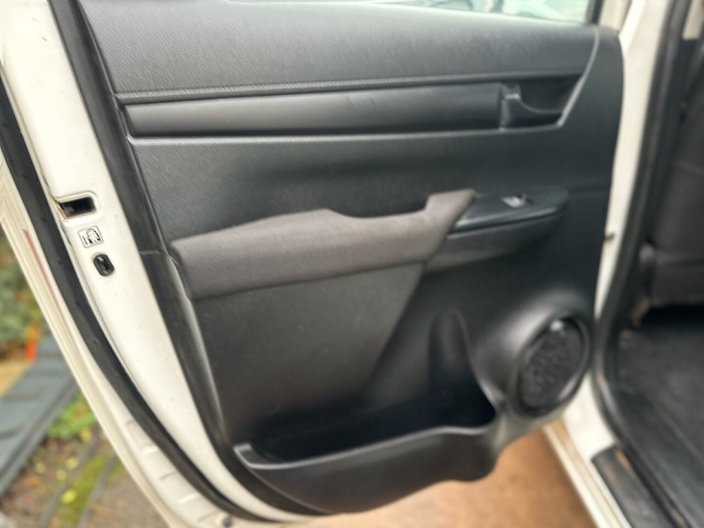 Used Toyota Hilux 2017 for sale - 76973648: Photo 24