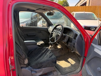 Used Toyota Hilux 2002 for sale - 79470543: Photo