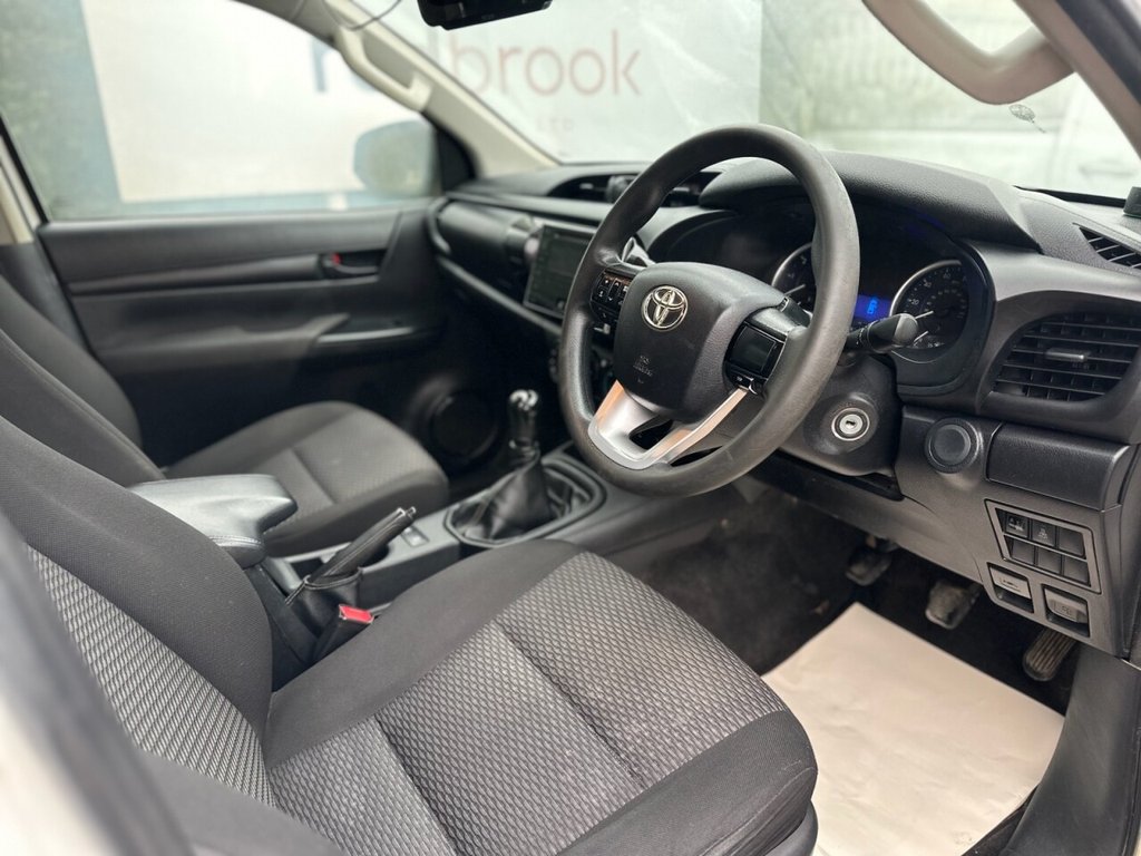 Used Toyota Hilux 2016 for sale - 77250651: Photo 19