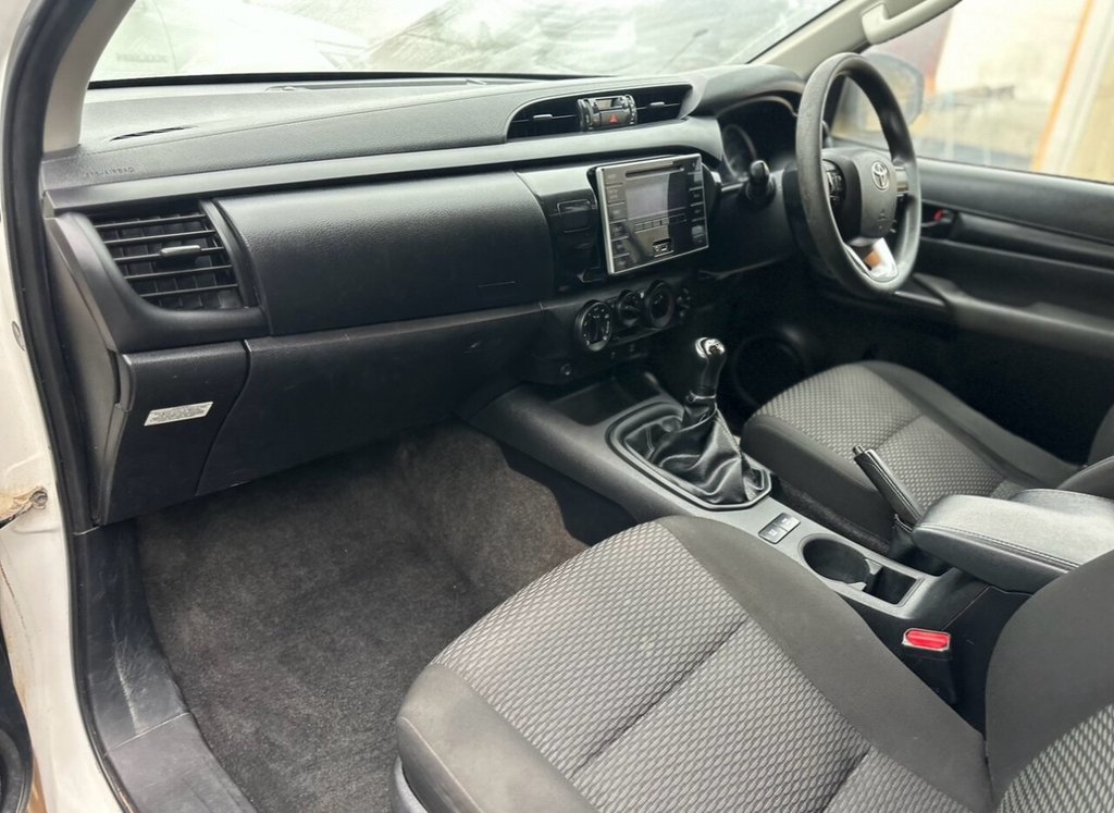 Used Toyota Hilux 2016 for sale - 77250651: Photo 24