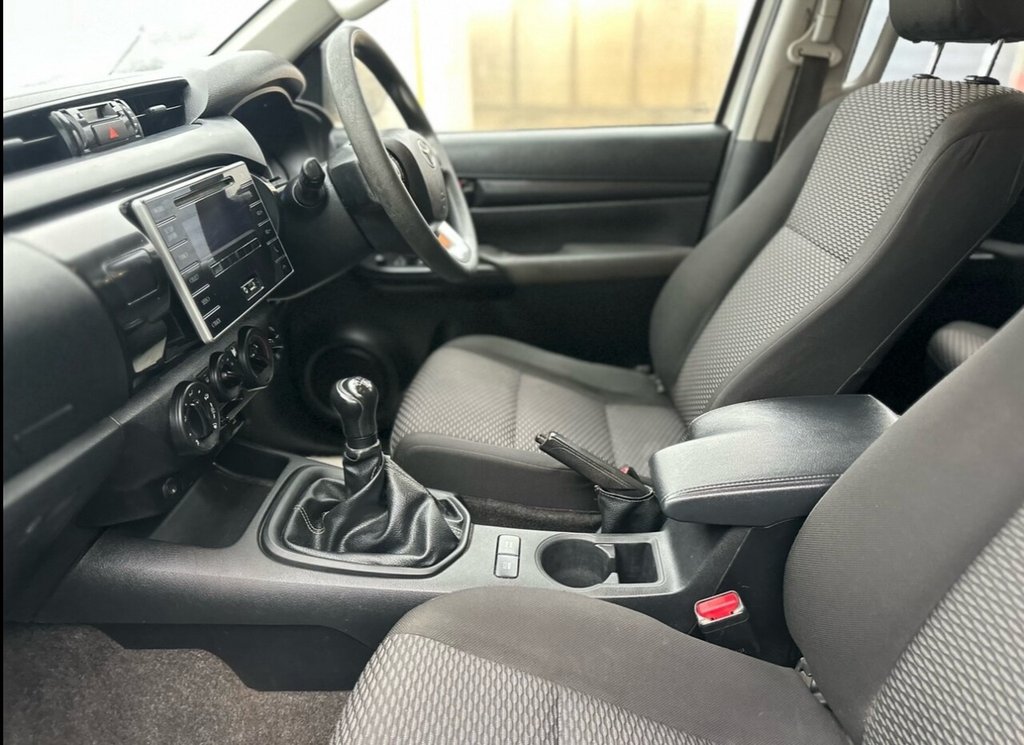 Used Toyota Hilux 2016 for sale - 77250651: Photo 28