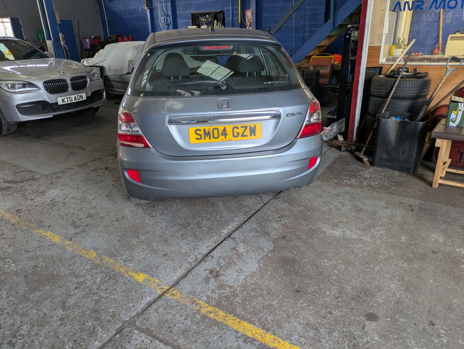 Used Honda Civic 2004 for sale - 77199023: Photo 4