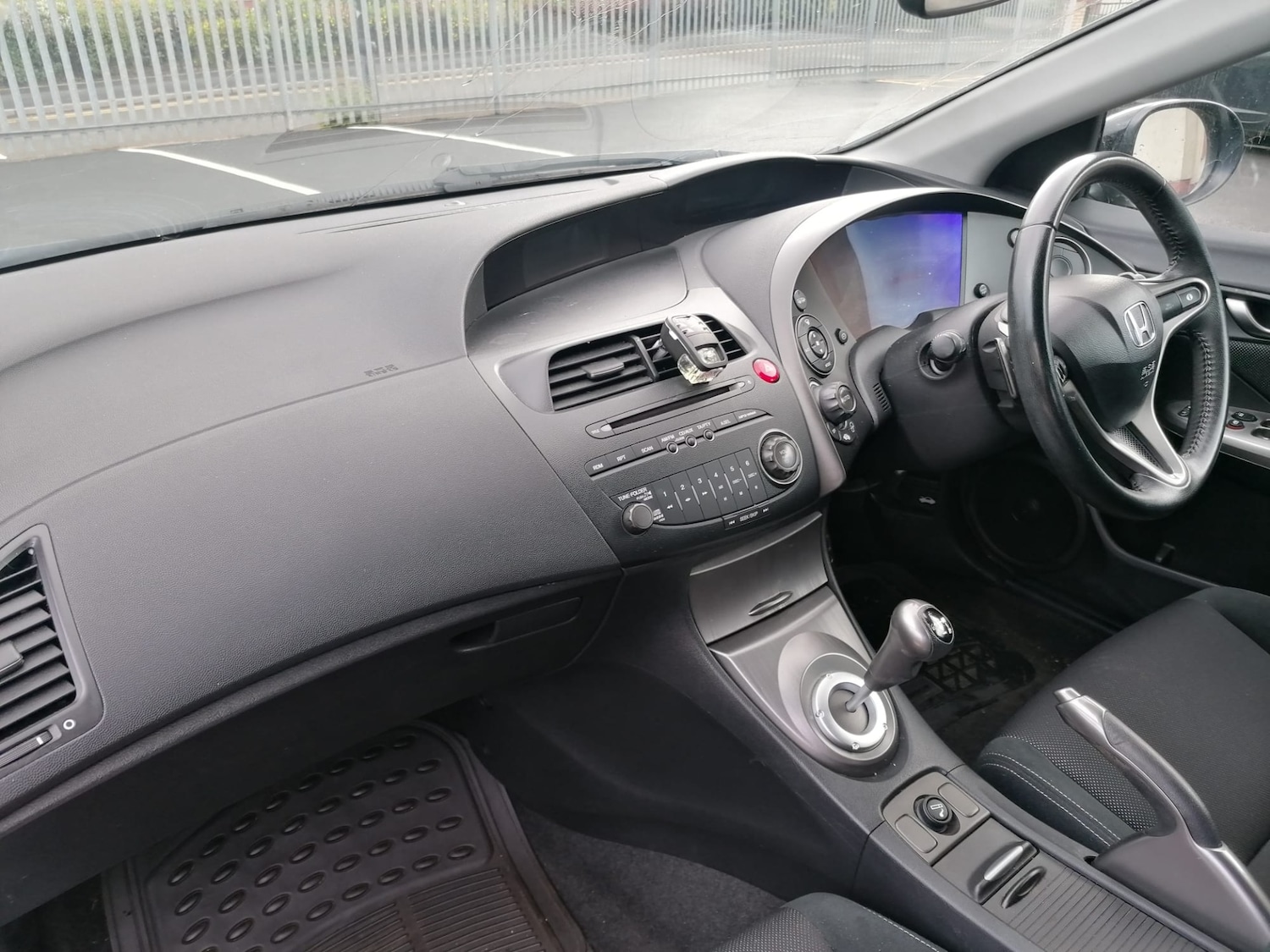 Used Honda Civic 2011 for sale - 76379120: Photo 2