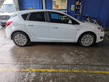 Used Vauxhall Astra 2015 for sale - 77195033: Photo