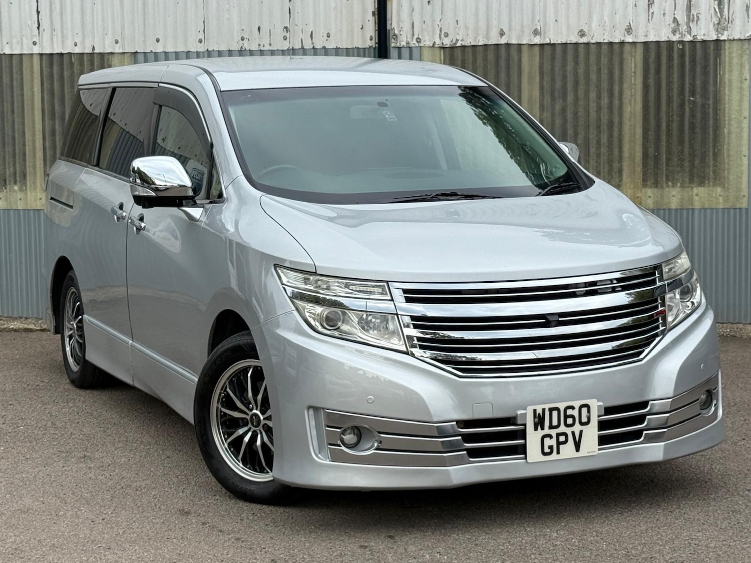 Used Nissan Elgrand 2011 for sale - 76046380: Photo 1