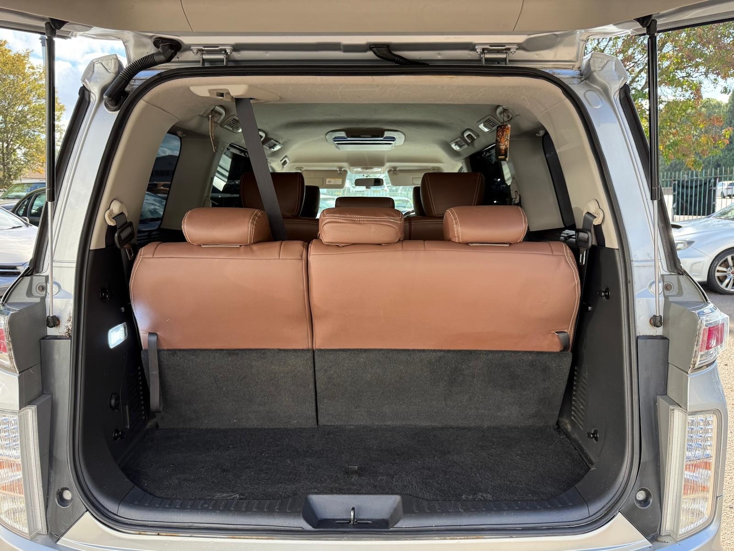 Used Nissan Elgrand 2011 for sale - 76046380: Photo 14