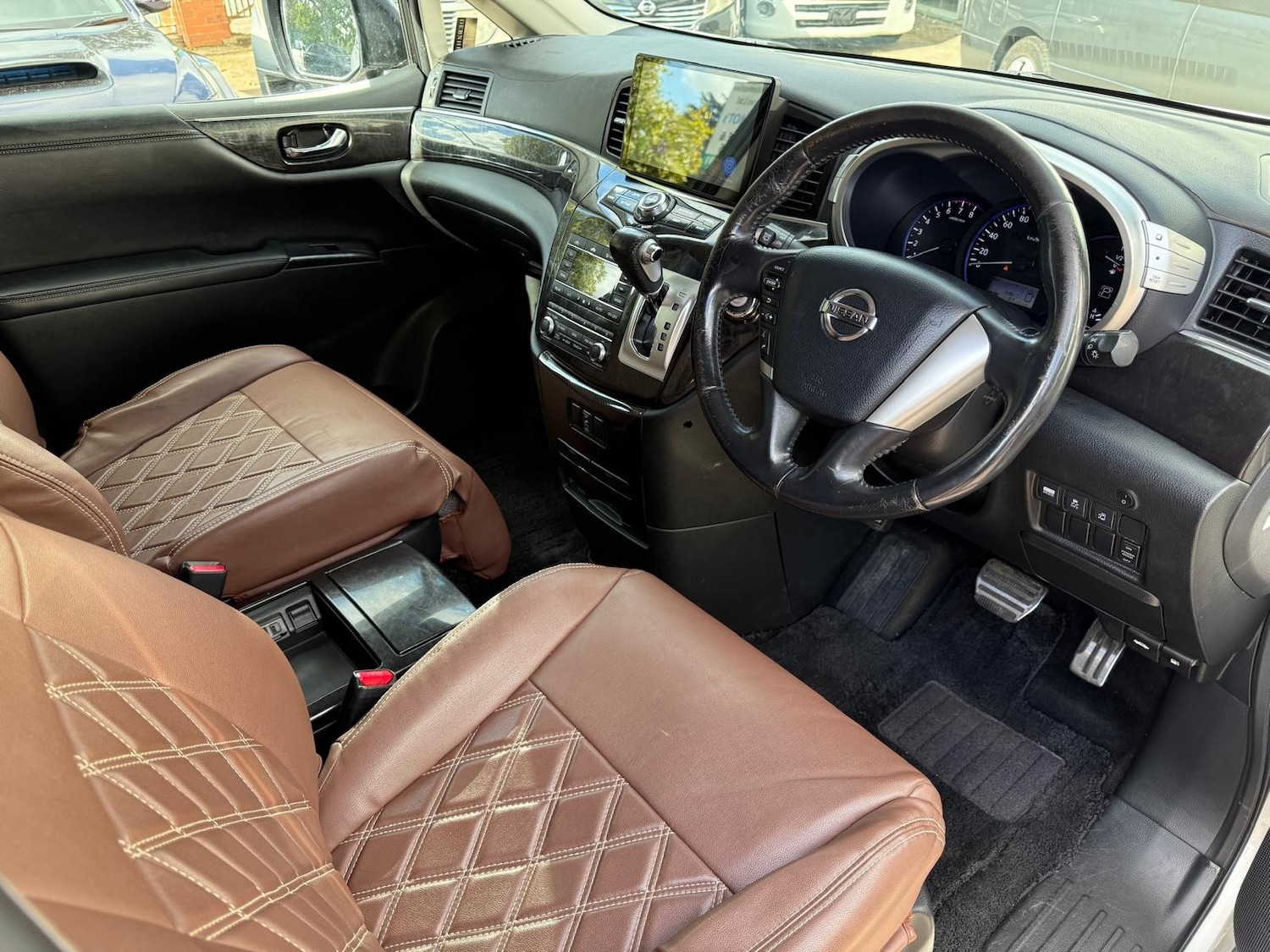 Used Nissan Elgrand 2011 for sale - 76046380: Photo 15