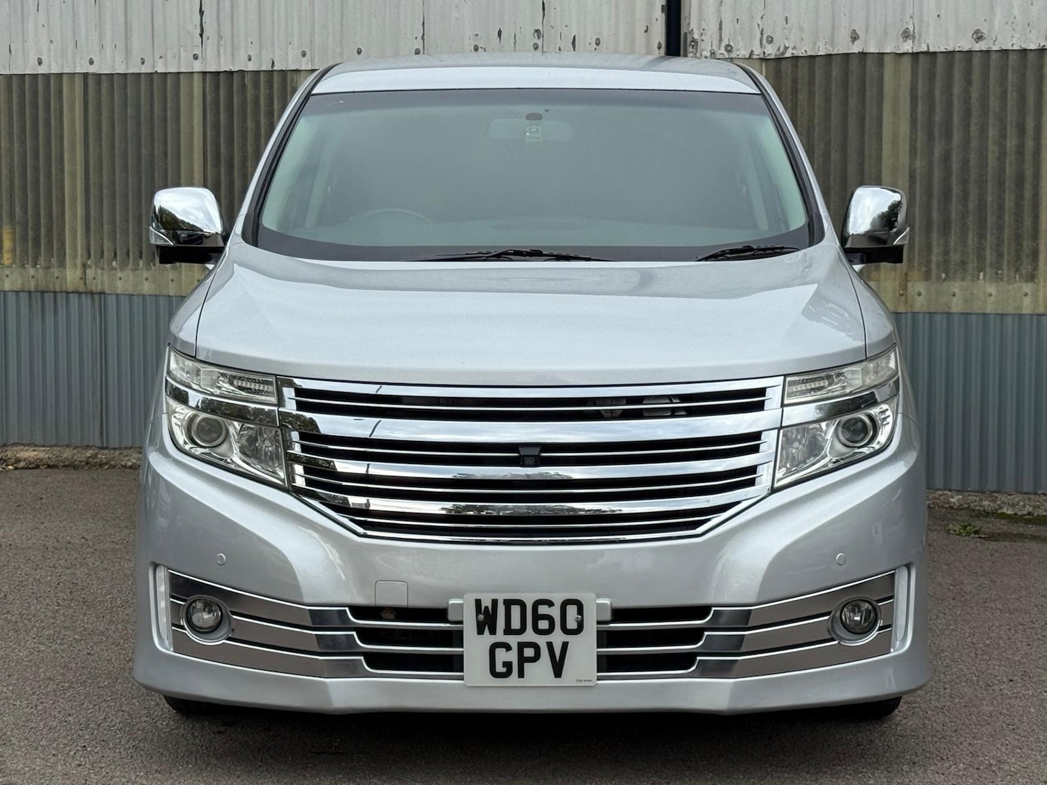 Used Nissan Elgrand 2011 for sale - 76046380: Photo 2