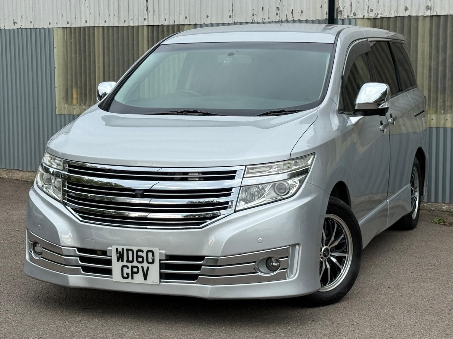 Used Nissan Elgrand 2011 for sale - 76046380: Photo 3