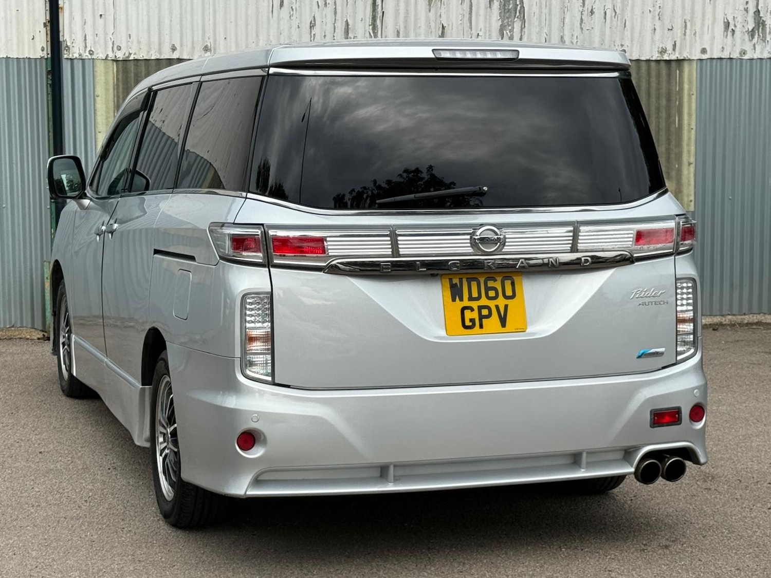 Used Nissan Elgrand 2011 for sale - 76046380: Photo 4