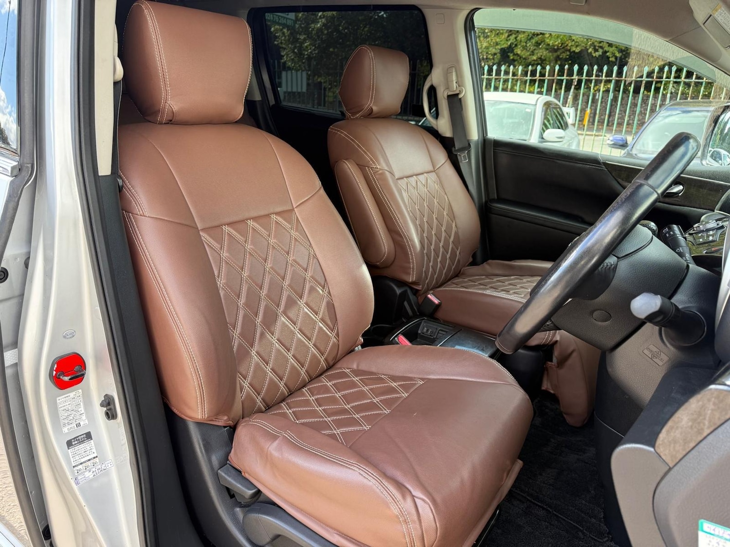 Used Nissan Elgrand 2011 for sale - 76046380: Photo 9