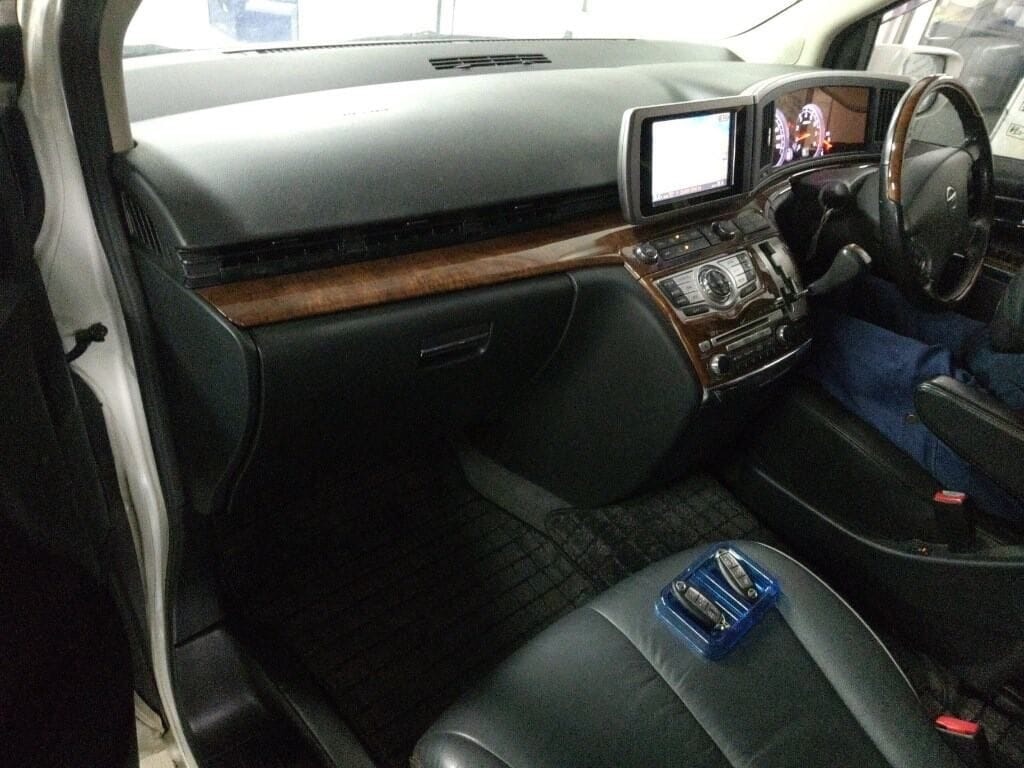 Used Nissan Elgrand 2009 for sale - 77184876: Photo 3