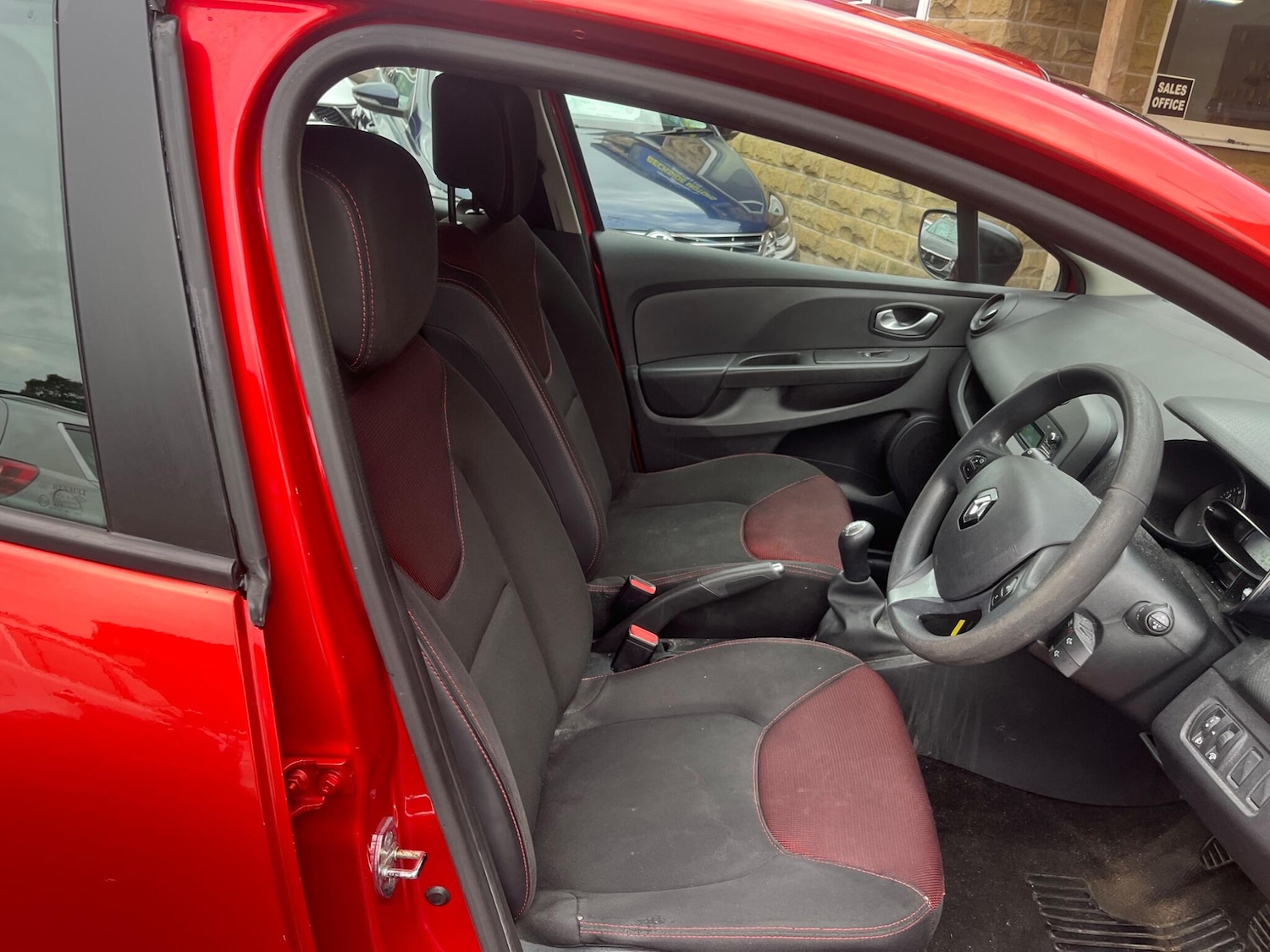 Used Renault Clio 2015 for sale - 76431854: Photo 8