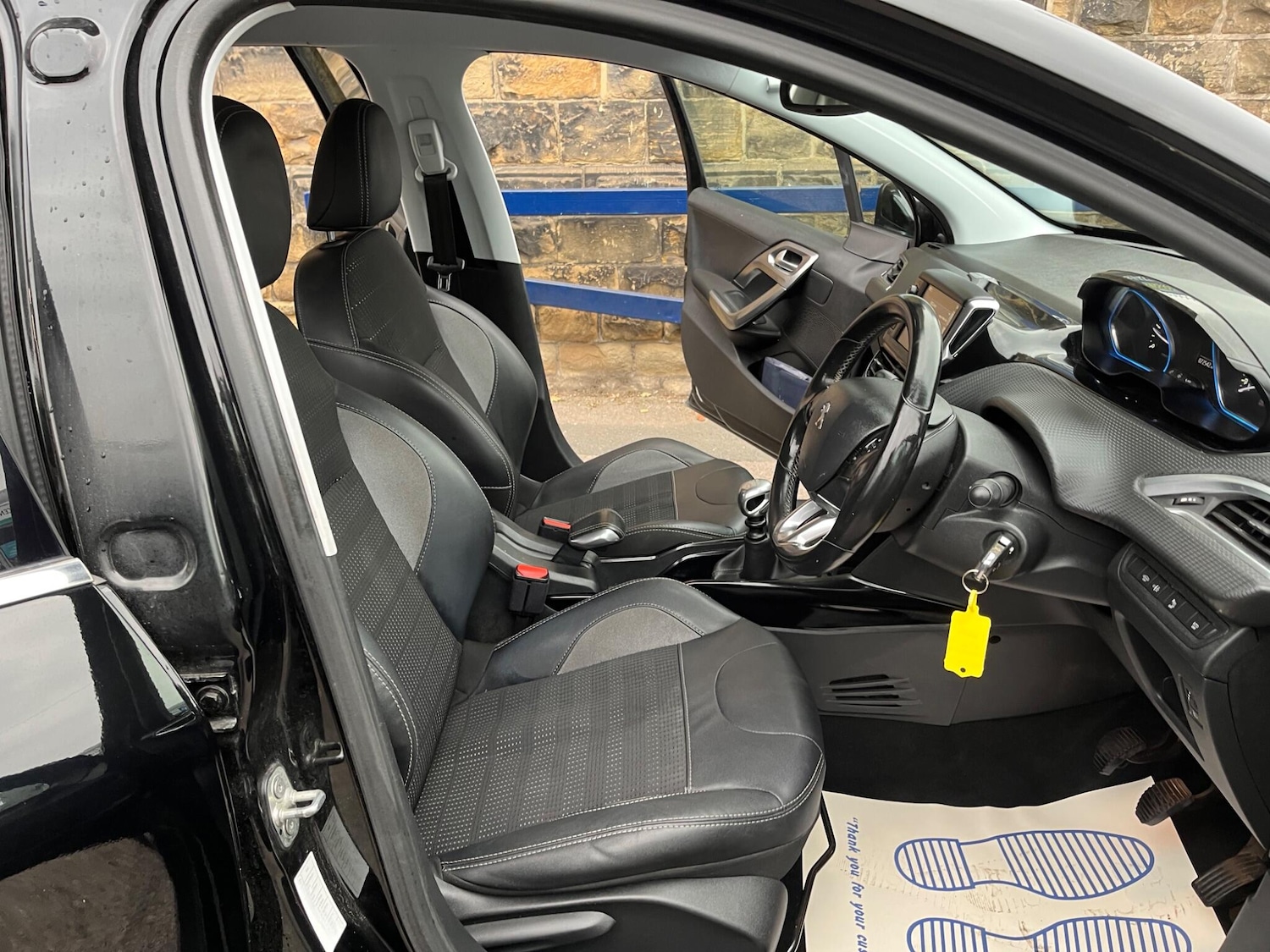 Used Peugeot 2008 2016 for sale - 76306140: Photo 10