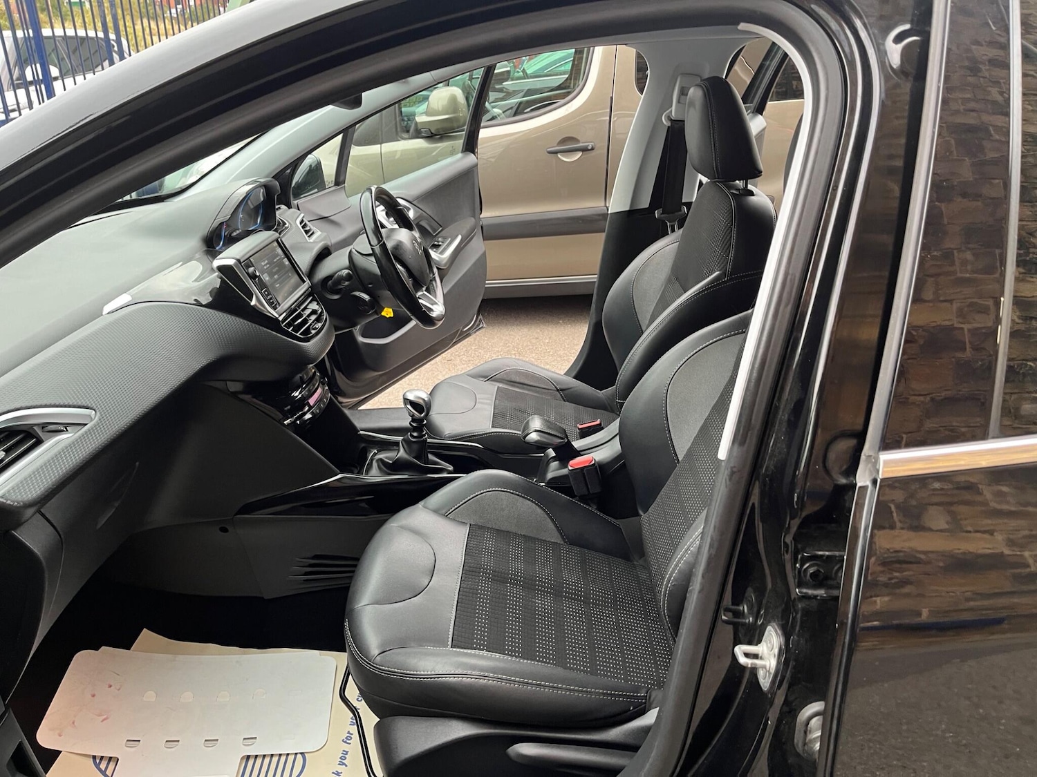 Used Peugeot 2008 2016 for sale - 76306140: Photo 9