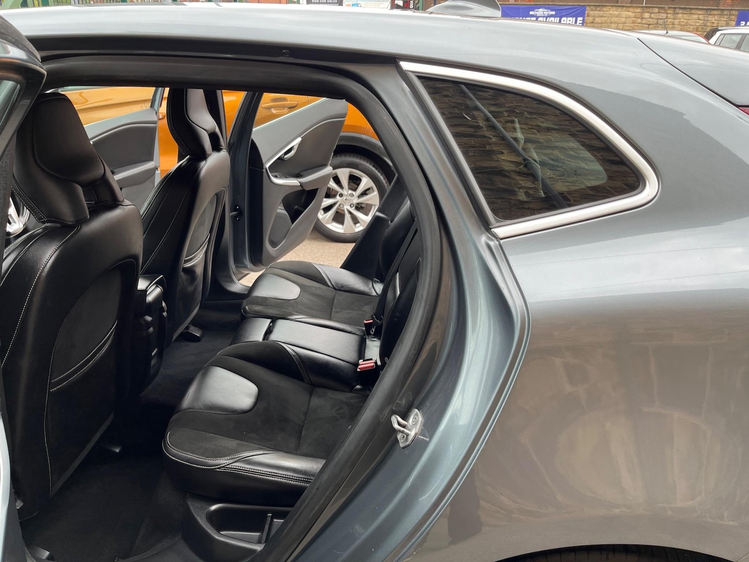 Used Volvo V40 2014 for sale - 77039805: Photo 11