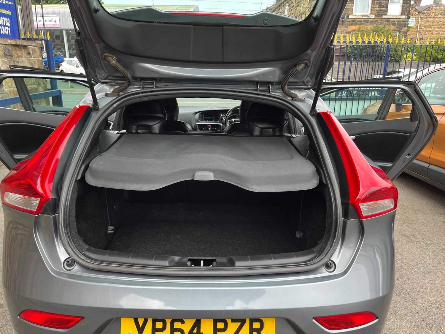 Used Volvo V40 2014 for sale - 77039805: Photo 9