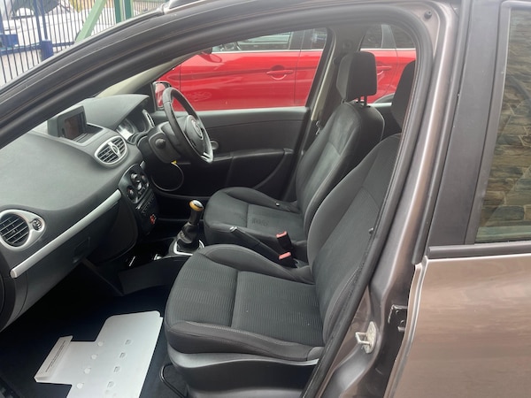 Used Renault Clio 2010 for sale - 76122323: Photo 10