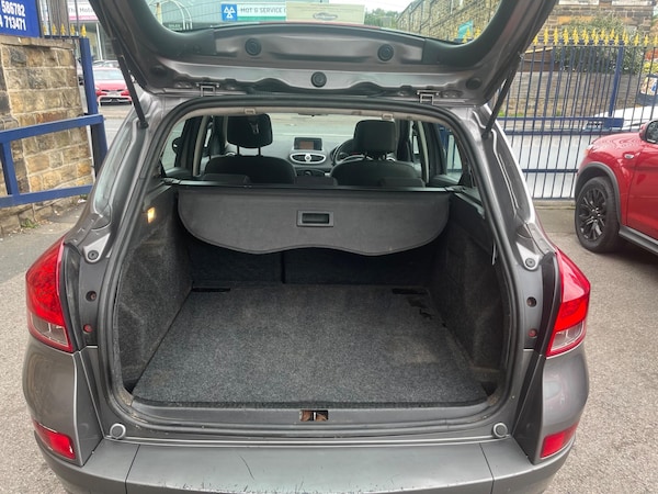 Used Renault Clio 2010 for sale - 76122323: Photo 11