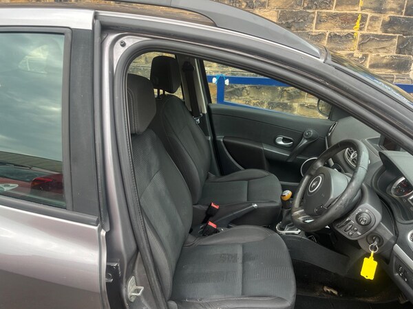 Used Renault Clio 2010 for sale - 76122323: Photo 12