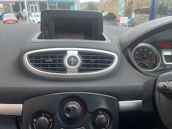 Used Renault Clio 2010 for sale - 76122323: Photo 4