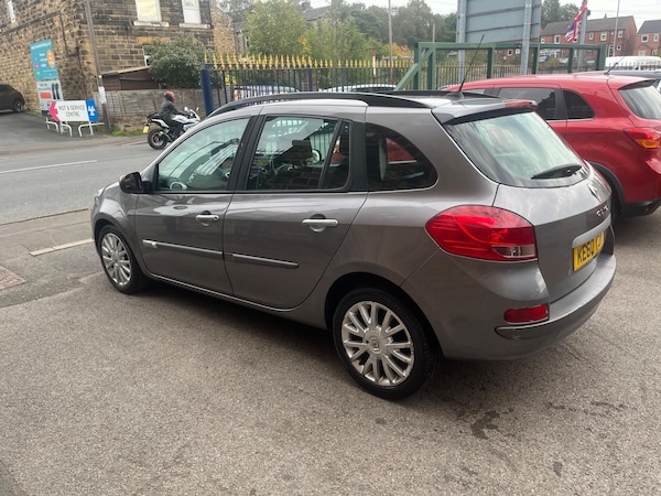 Used Renault Clio 2010 for sale - 76122323: Photo 6