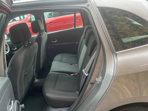 Used Renault Clio 2010 for sale - 76122323: Photo 7