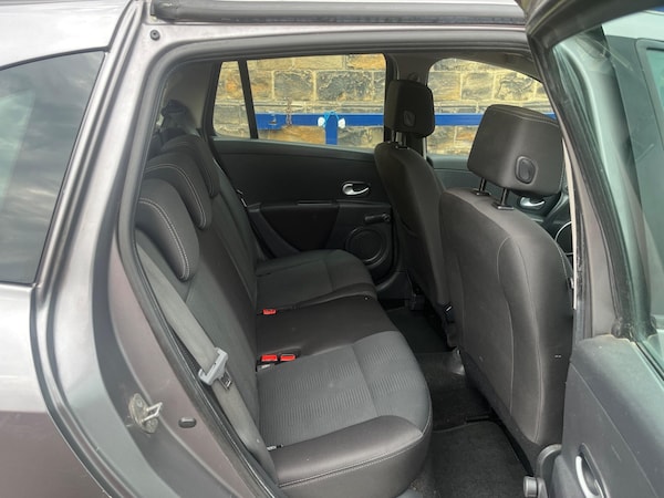 Used Renault Clio 2010 for sale - 76122323: Photo 9