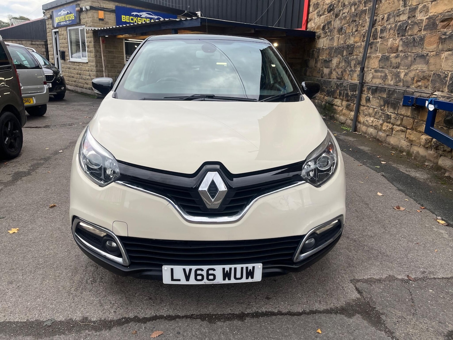 Used Renault Captur 2016 for sale - 76360149: Photo 2