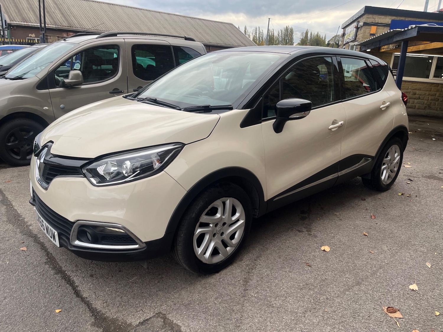 Used Renault Captur 2016 for sale - 76360149: Photo 3